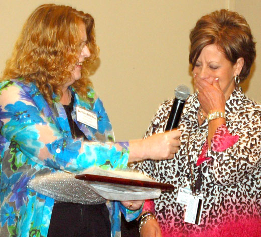Cher Thompson of Hood County News accepting the 2013 Tom Mooney Award from president Susan Reeves in Durant, OK.